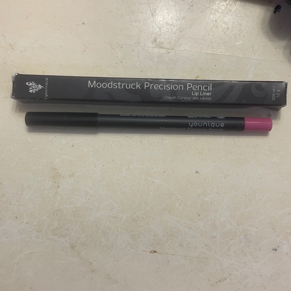 Younique precision pencil - Picture 1 of 2